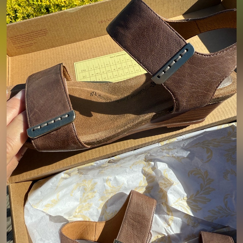 Verdi Comfort Buckle Wedge Sandal Beta Grey 8.5M NEW in box - Picture 7 of 7